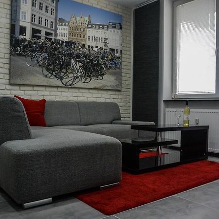 Rr Bus Station Apartment Братислава Экстерьер фото