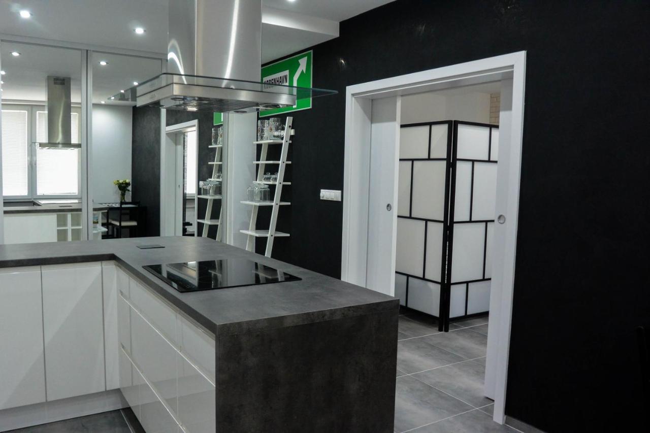 Rr Bus Station Apartment Братислава Экстерьер фото